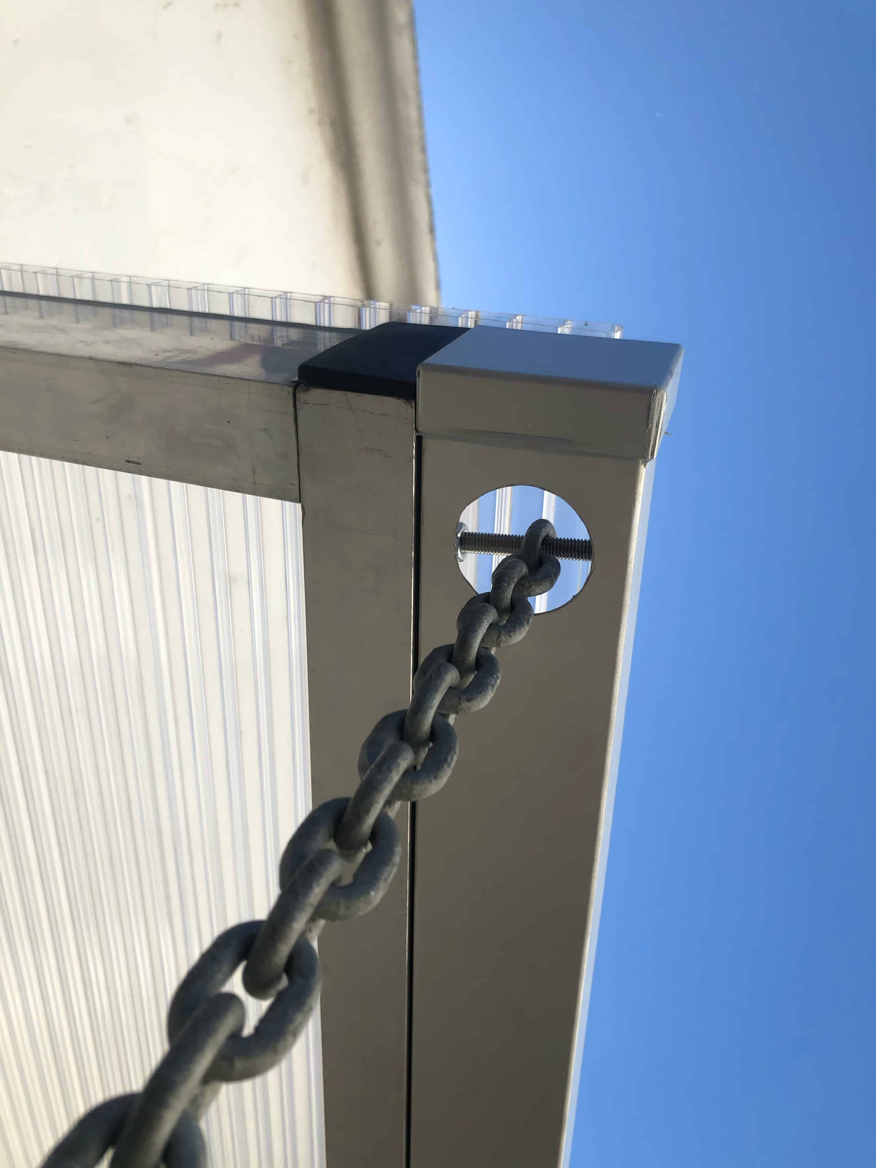 Détail casquette aluminium B.F.G.